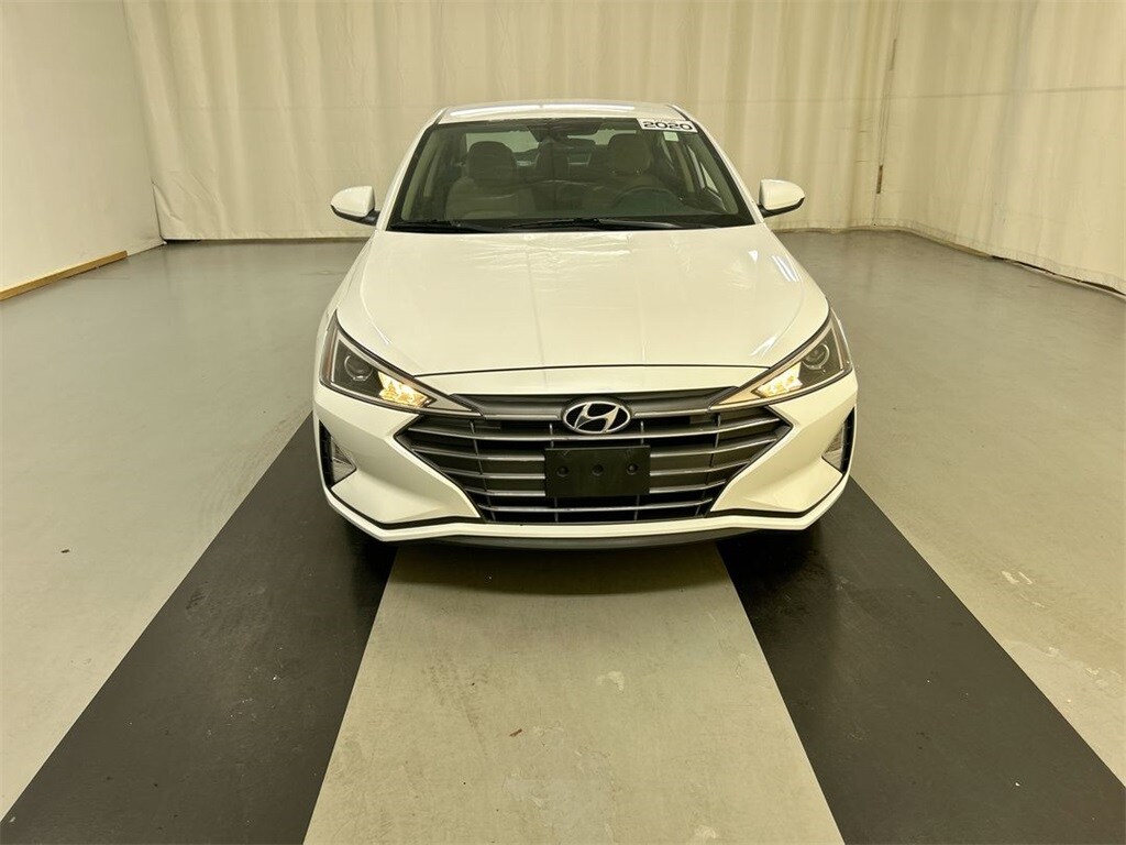 2020 Hyundai Elantra SEL photo 3