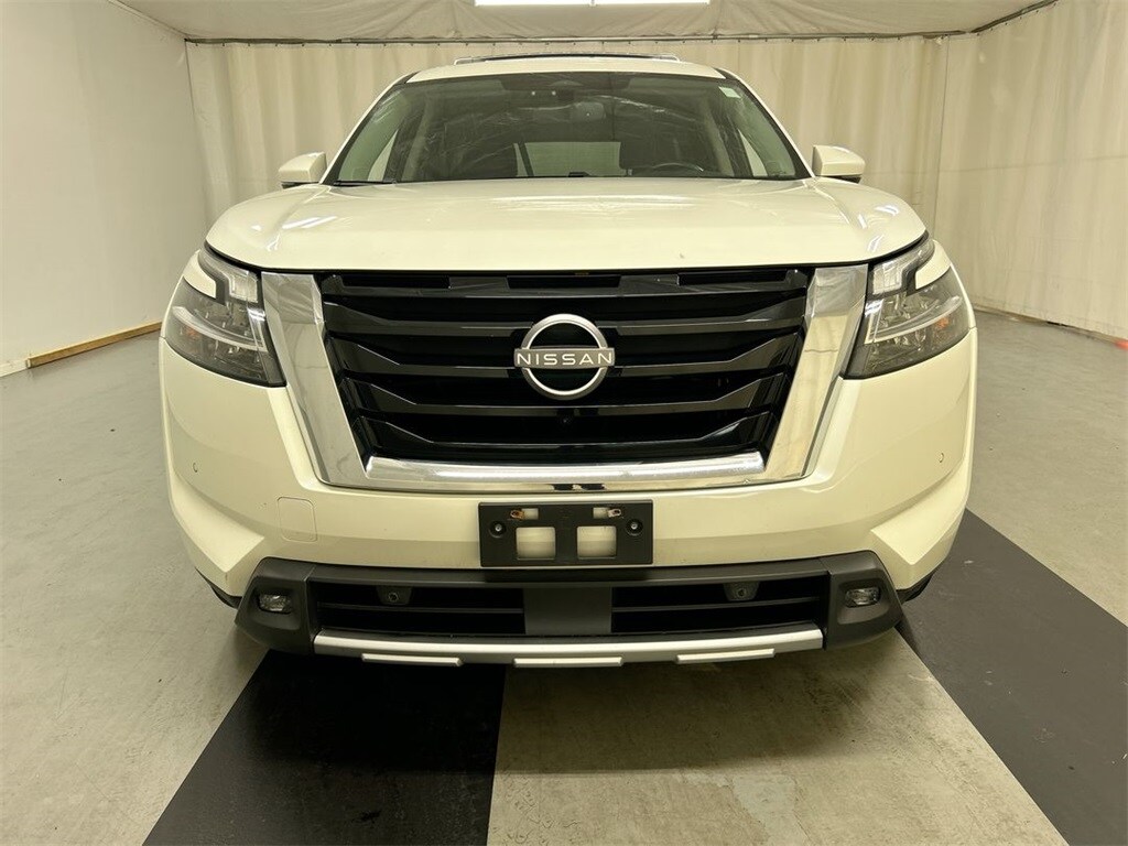 2022 Nissan Pathfinder SL photo 3
