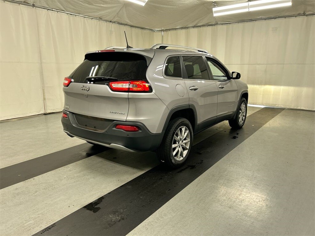 2018 Jeep Cherokee Limited photo 2