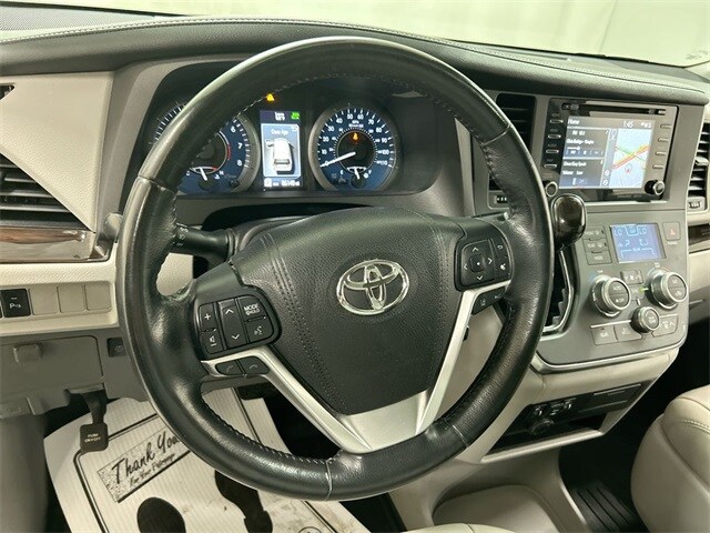 2018 Toyota Sienna XLE photo 4