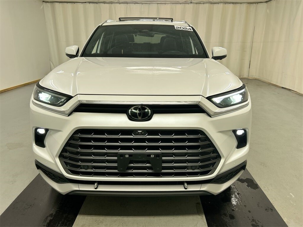 2024 Toyota Highlander Hybrid Platinum photo 2