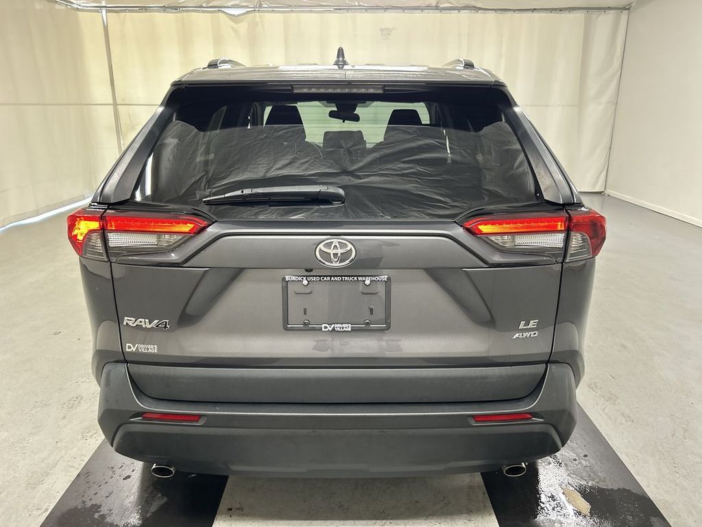 2021 Toyota RAV4 LE - Photo 20