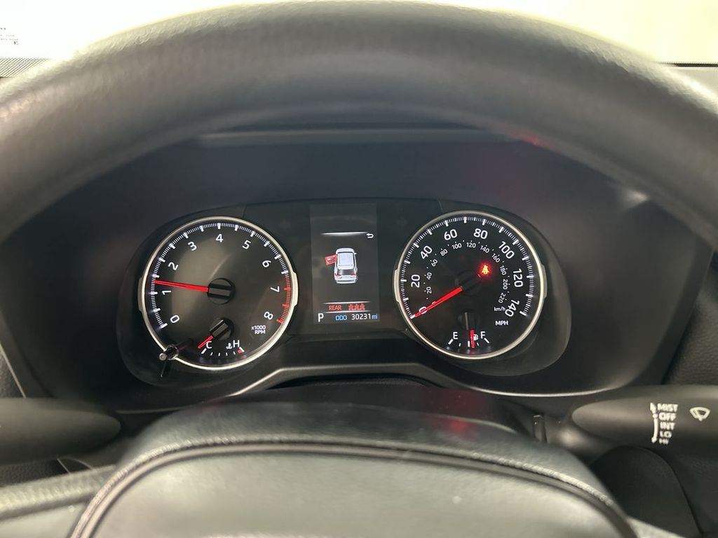 2021 Toyota RAV4 LE - Photo 13