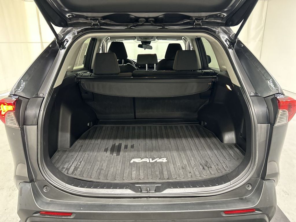 2021 Toyota RAV4 LE - Photo 21