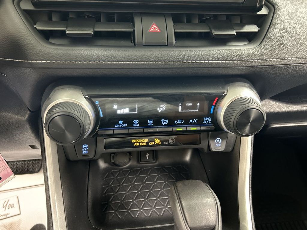 2021 Toyota RAV4 LE - Photo 16
