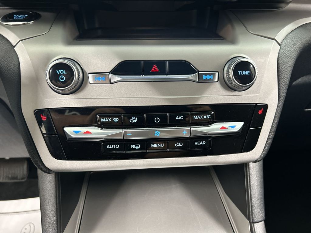 2024 Ford Explorer XLT - Photo 16