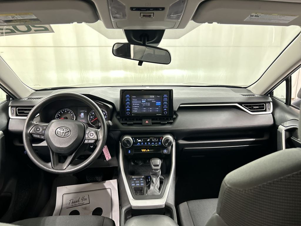 2021 Toyota RAV4 LE - Photo 18