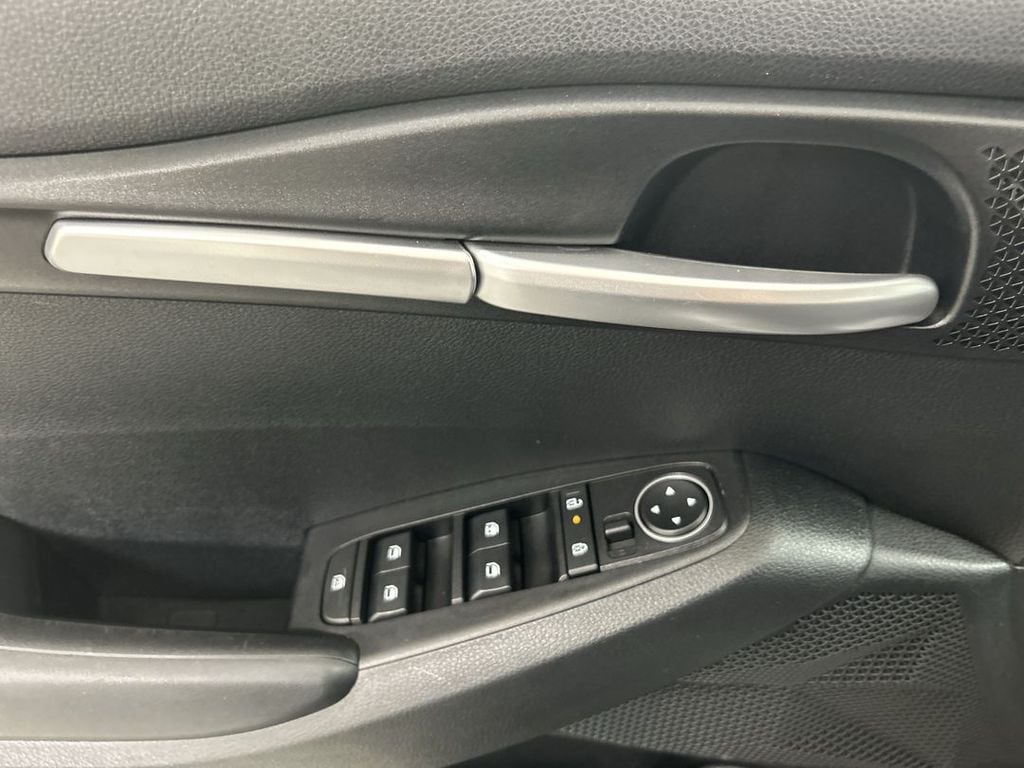 2024 Kia Seltos LX - Photo 11