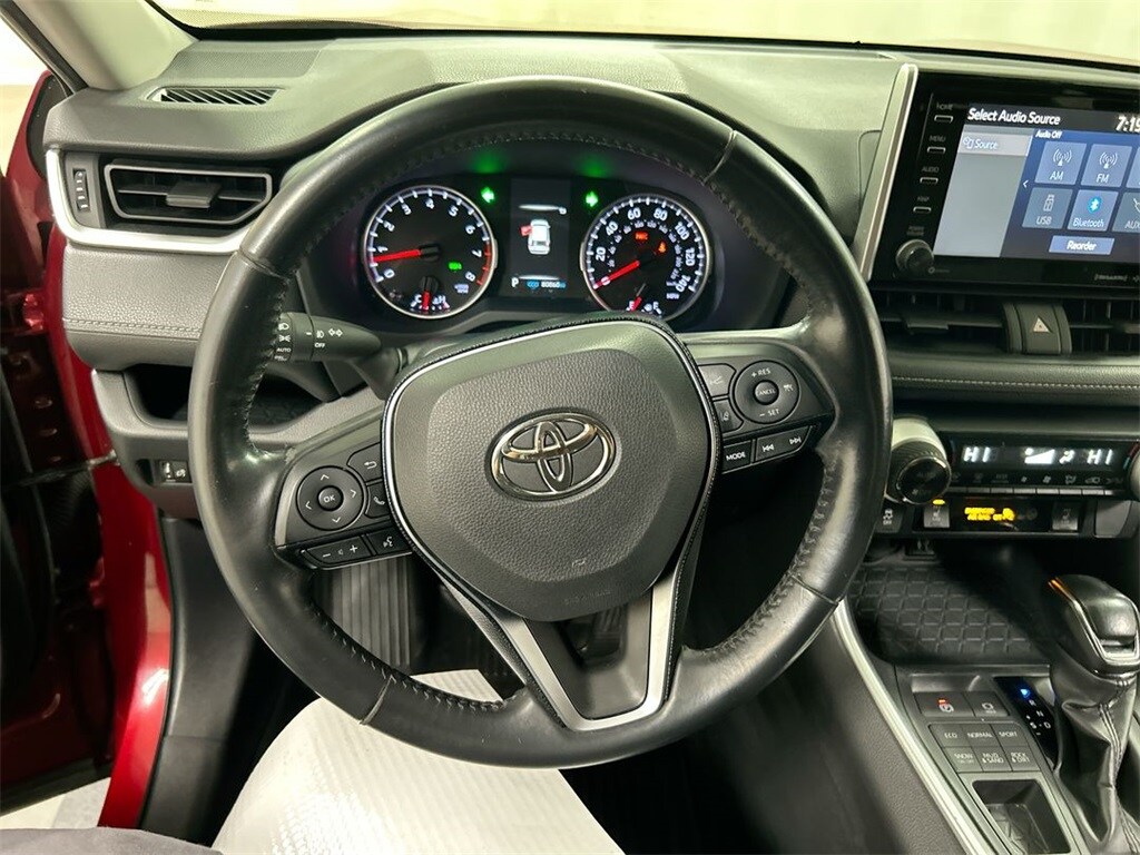 2019 Toyota RAV4 XLE photo 4