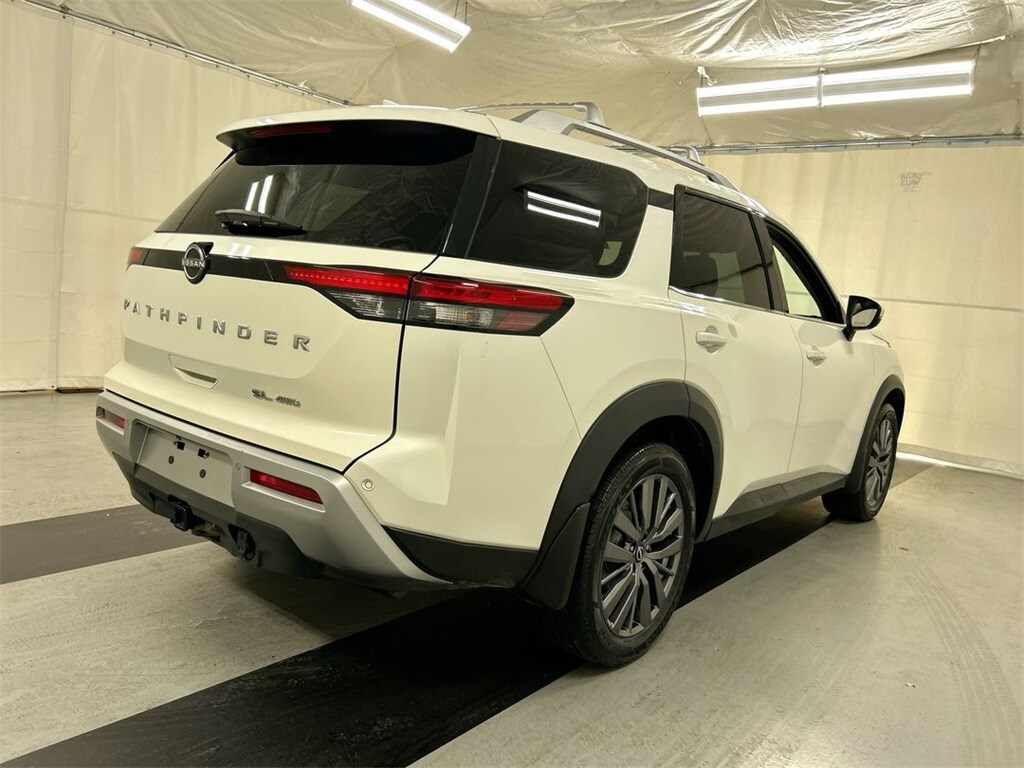 2022 Nissan Pathfinder SL photo 2