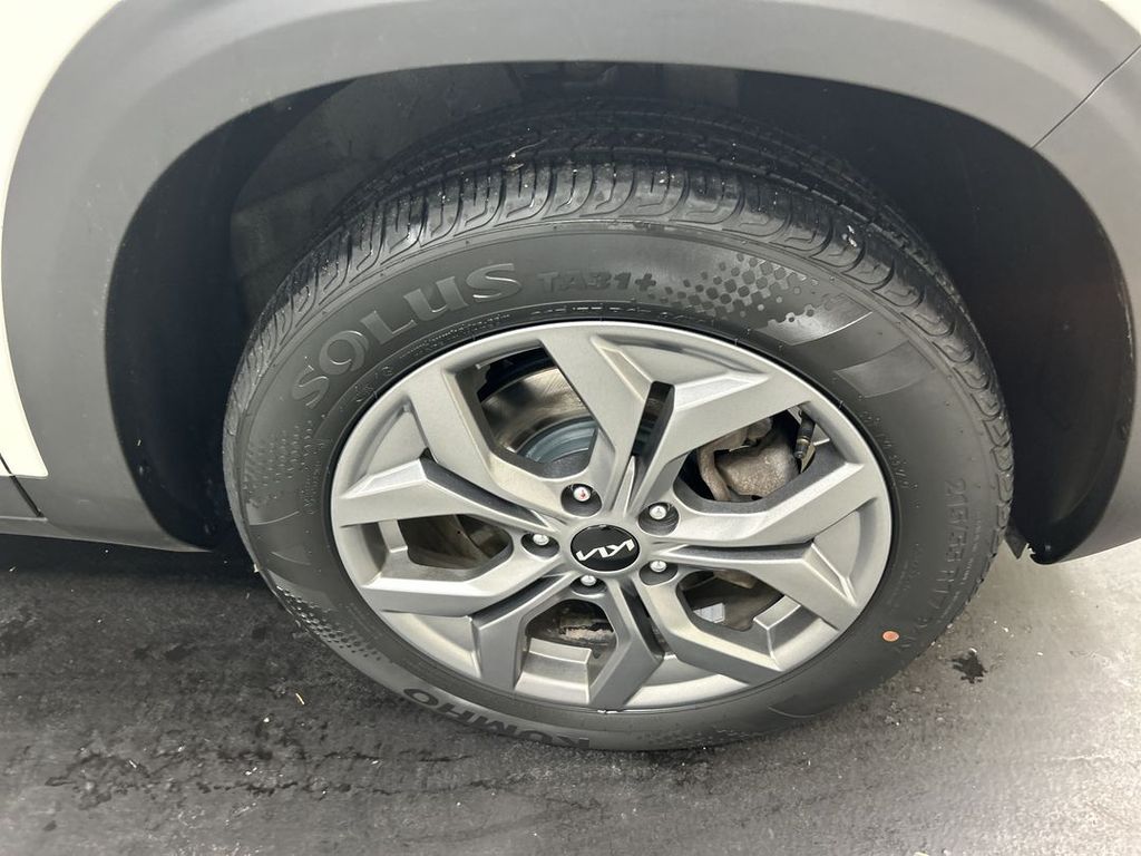 2024 Kia Seltos LX - Photo 8