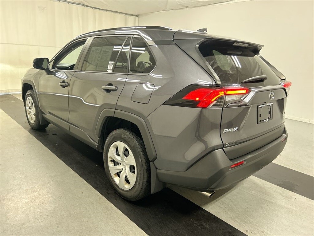 2019 Toyota RAV4 LE photo 4