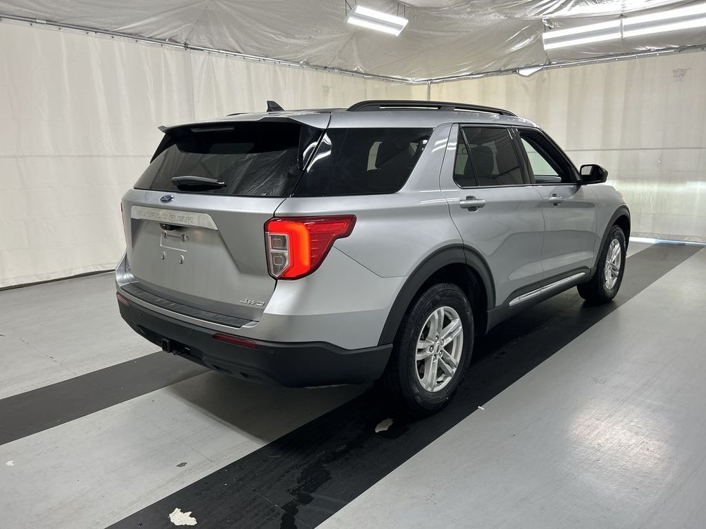 2024 Ford Explorer XLT - Photo 2