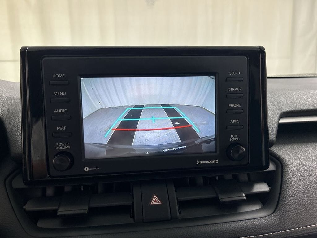 2021 Toyota RAV4 LE - Photo 15