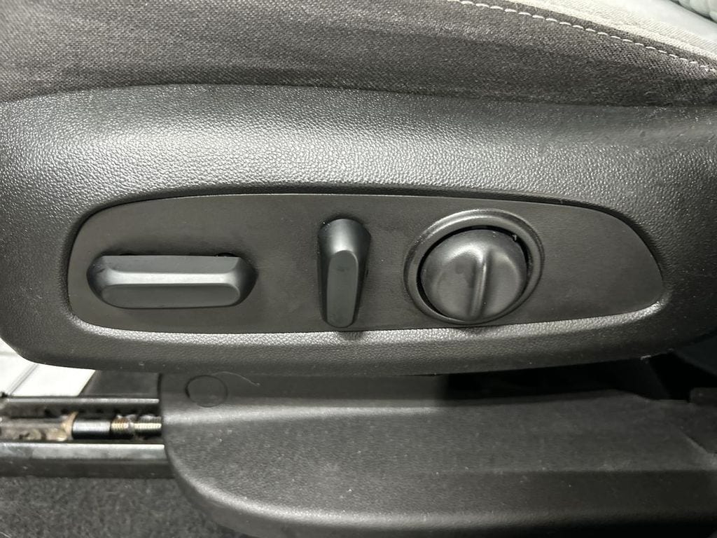2019 Chevrolet Equinox LS - Photo 10