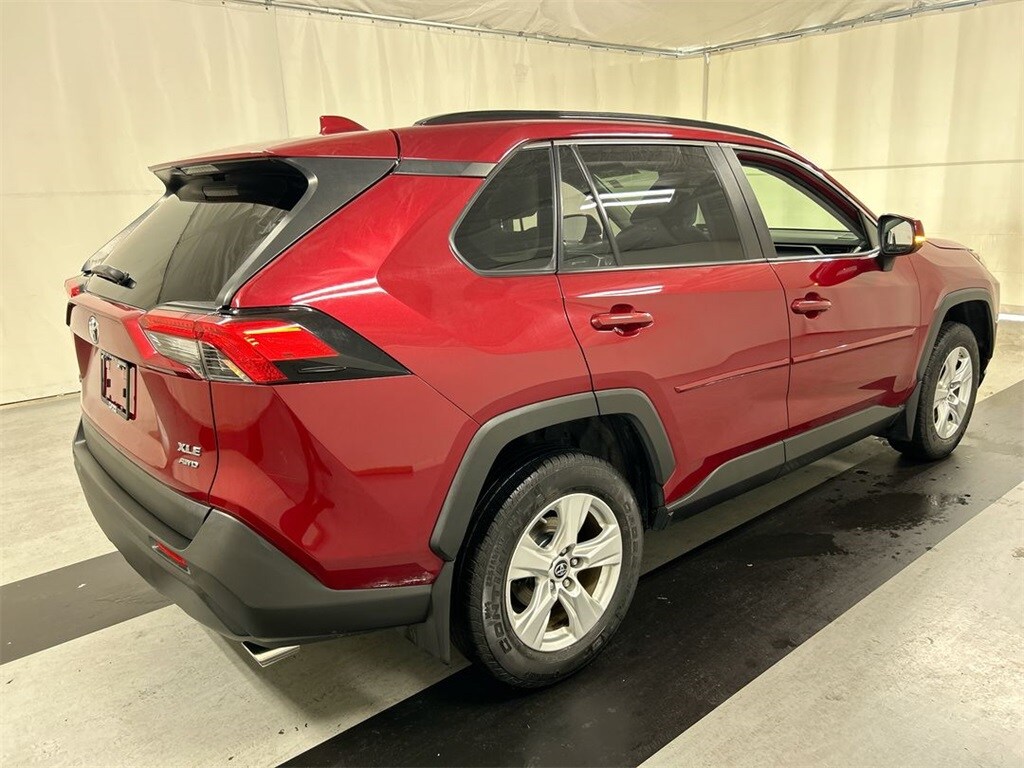2019 Toyota RAV4 XLE photo 2