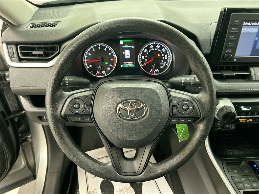 2022 Toyota RAV4 LE photo 2
