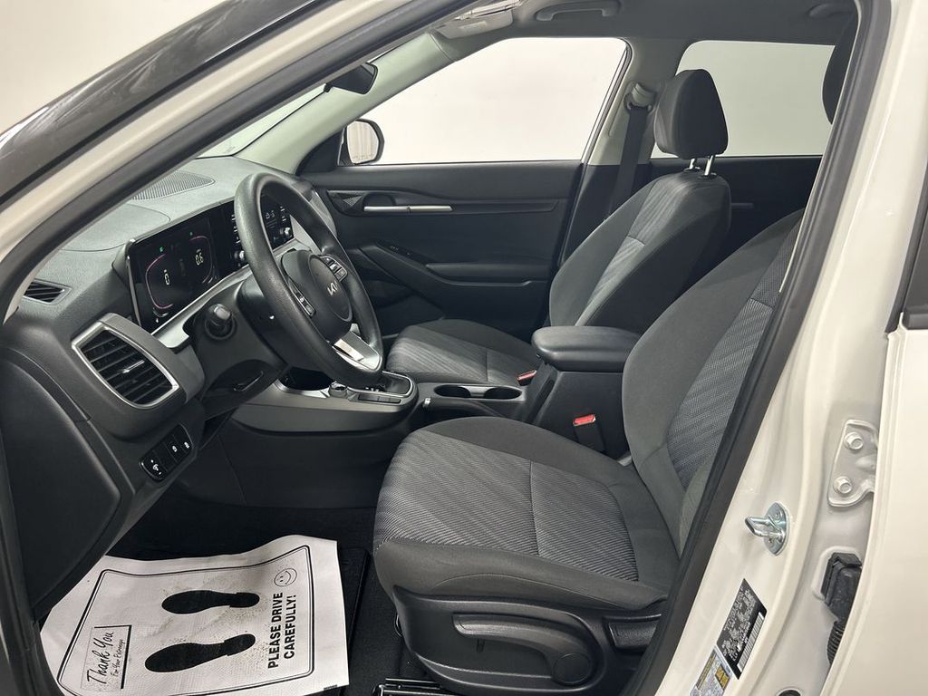 2024 Kia Seltos LX - Photo 9