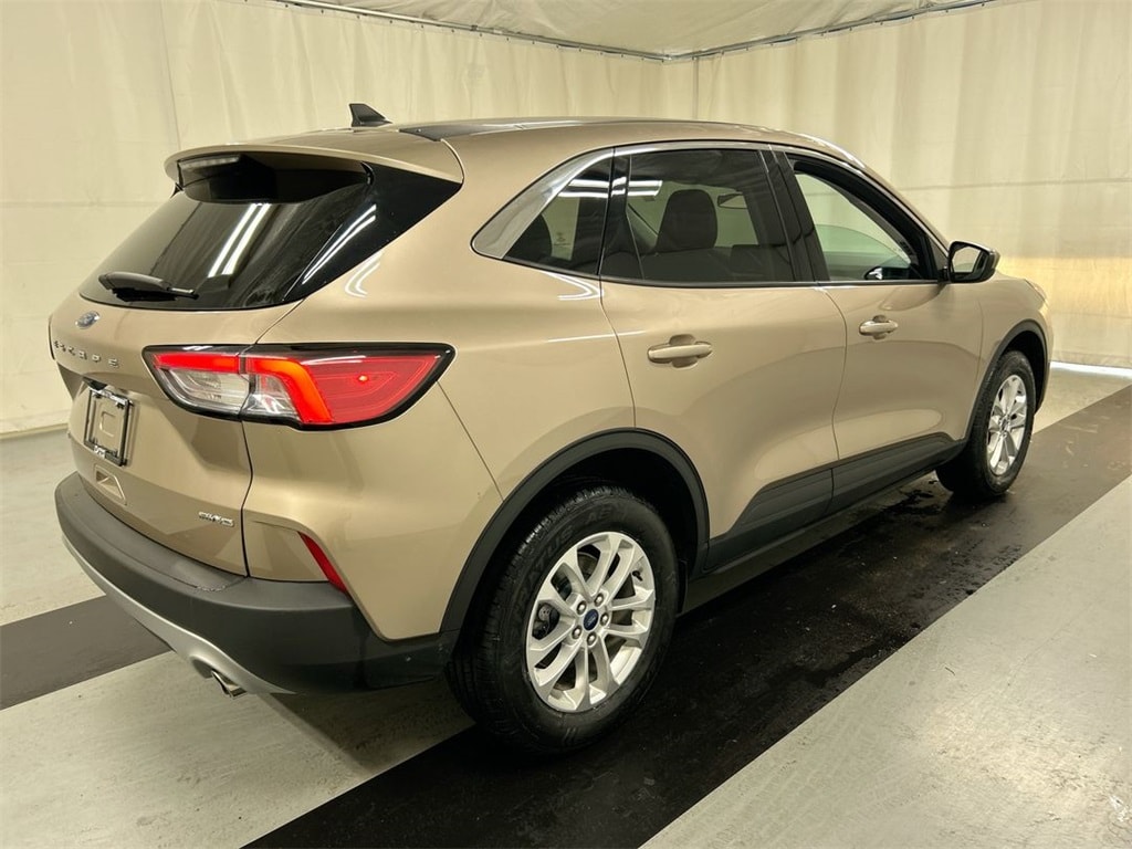 Used 2021 Ford Escape SE with VIN 1FMCU9G61MUA97140 for sale in Cicero, NY