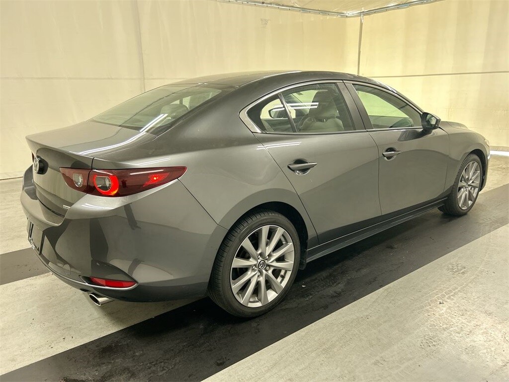 2022 Mazda Mazda3 Preferred photo 2