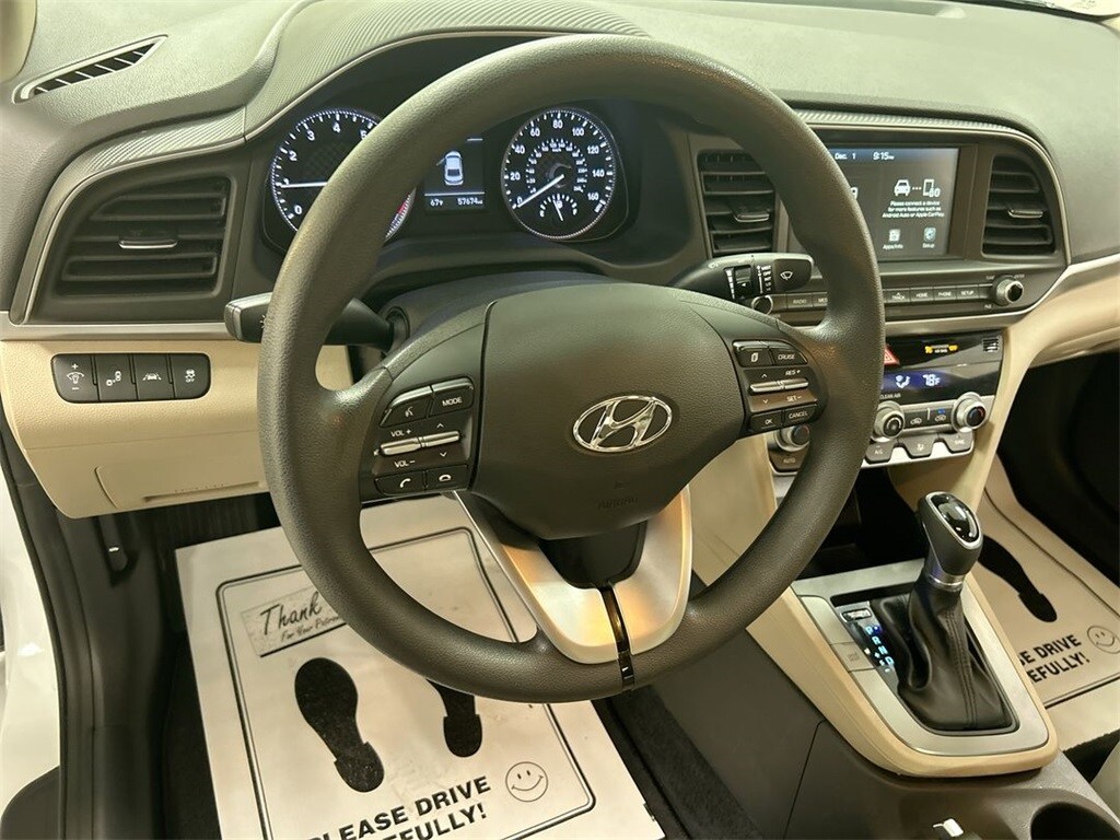 2020 Hyundai Elantra SEL photo 4