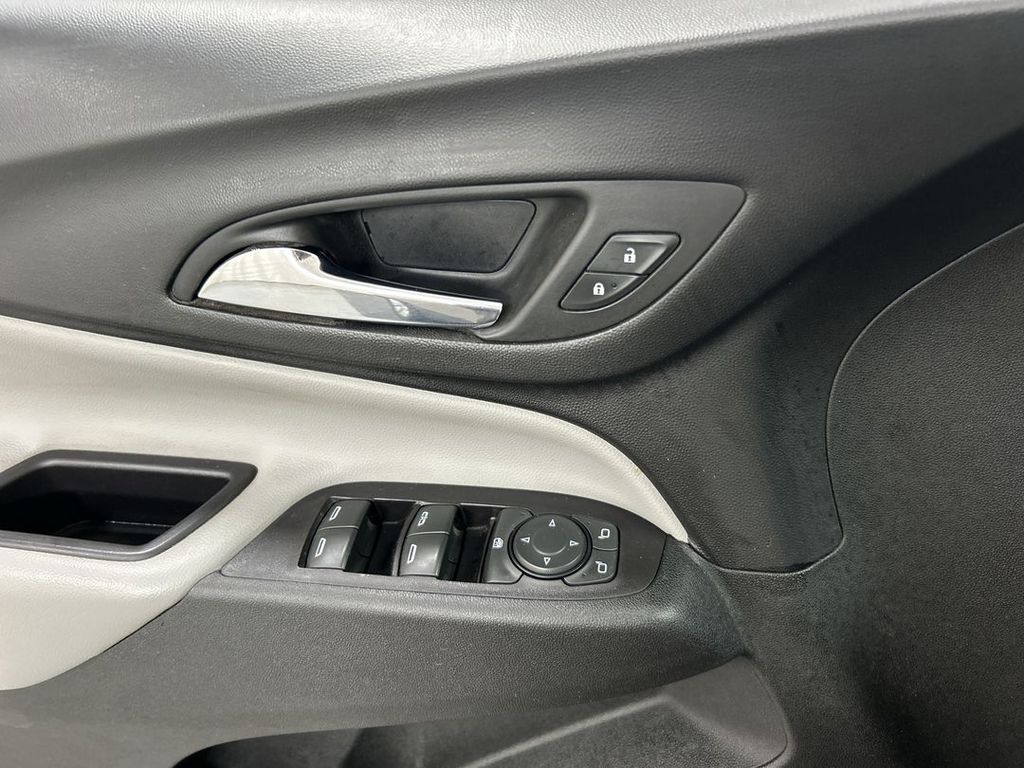 2019 Chevrolet Equinox LS - Photo 11
