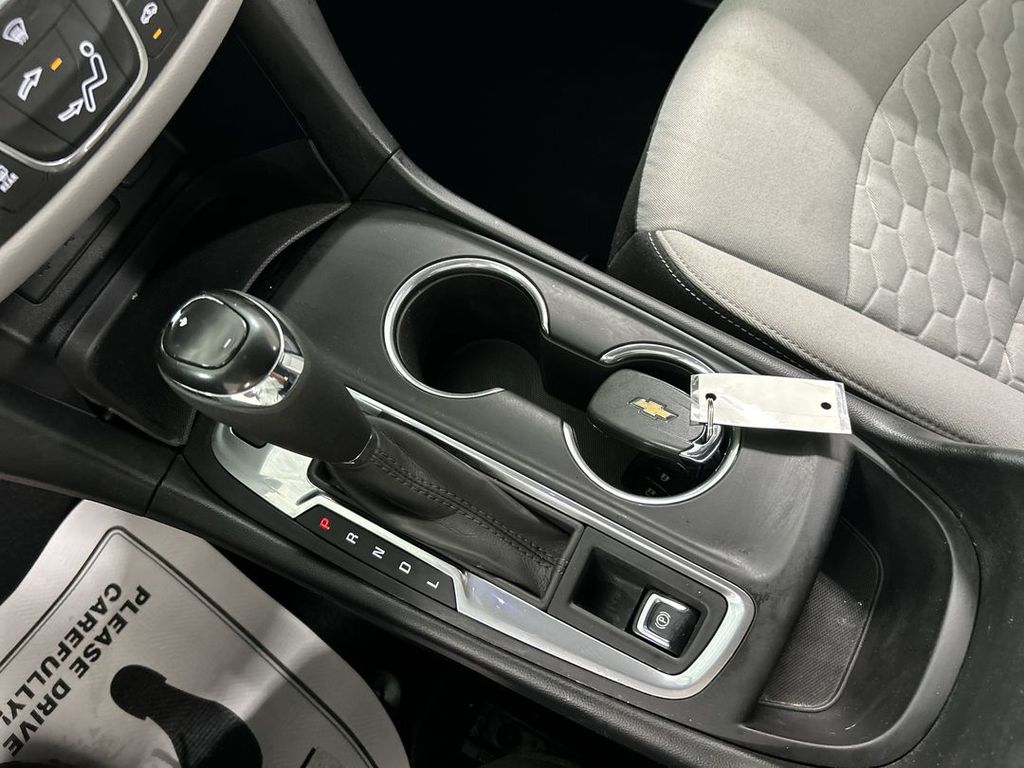 2019 Chevrolet Equinox LS - Photo 17