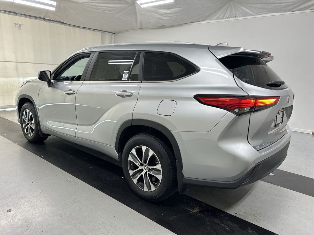 2023 Toyota Highlander XLE - Photo 7