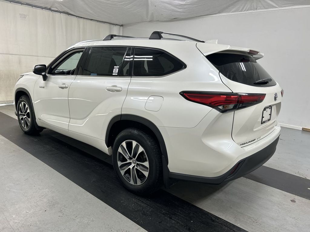 2021 Toyota Highlander XLE - Photo 7