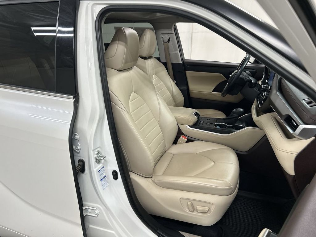 2021 Toyota Highlander XLE - Photo 25