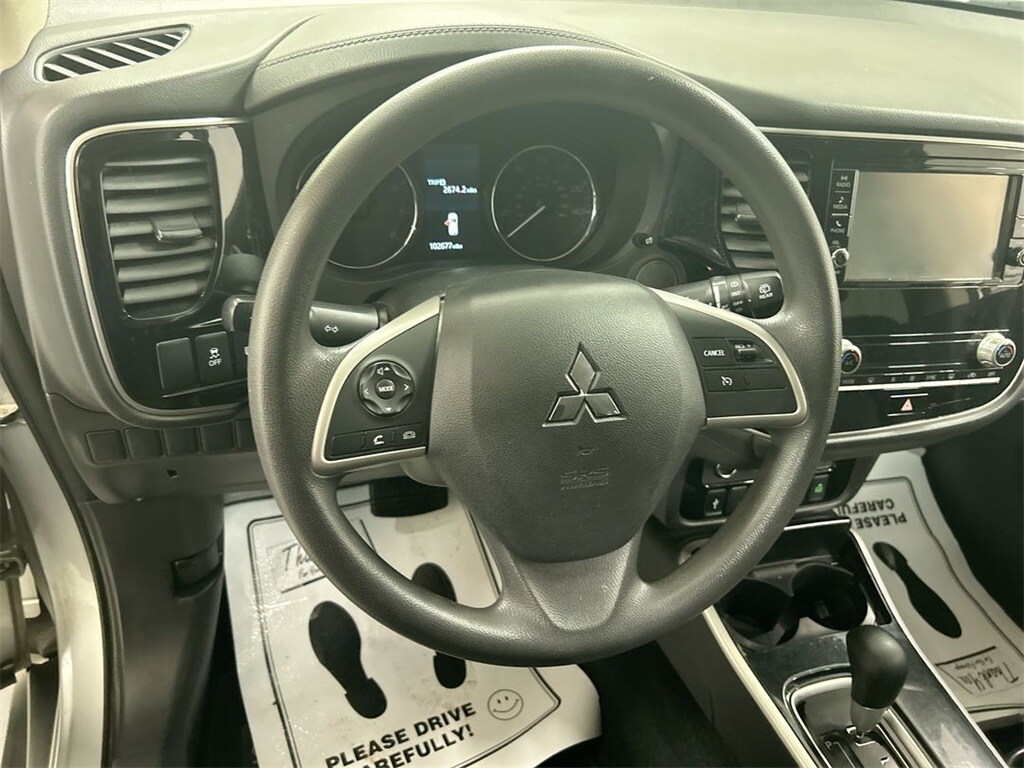 2020 Mitsubishi Outlander ES photo 4