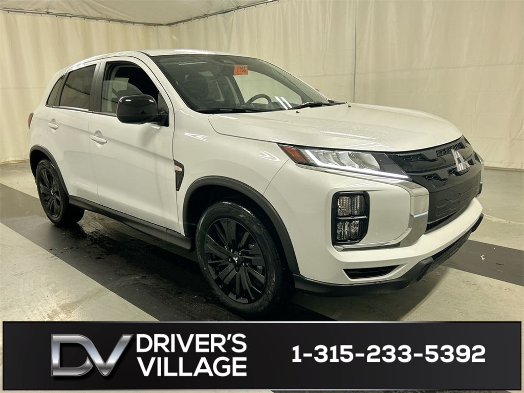 2025 Mitsubishi Outlander Sport LE's photo