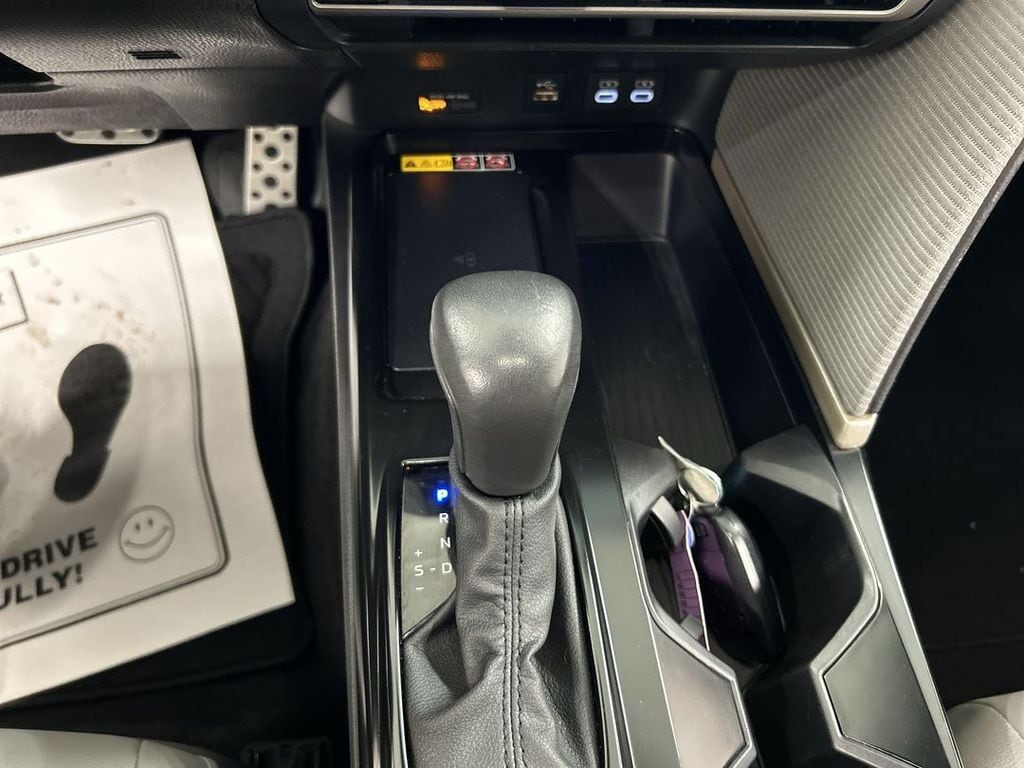 2025 Toyota Camry SE - Photo 17