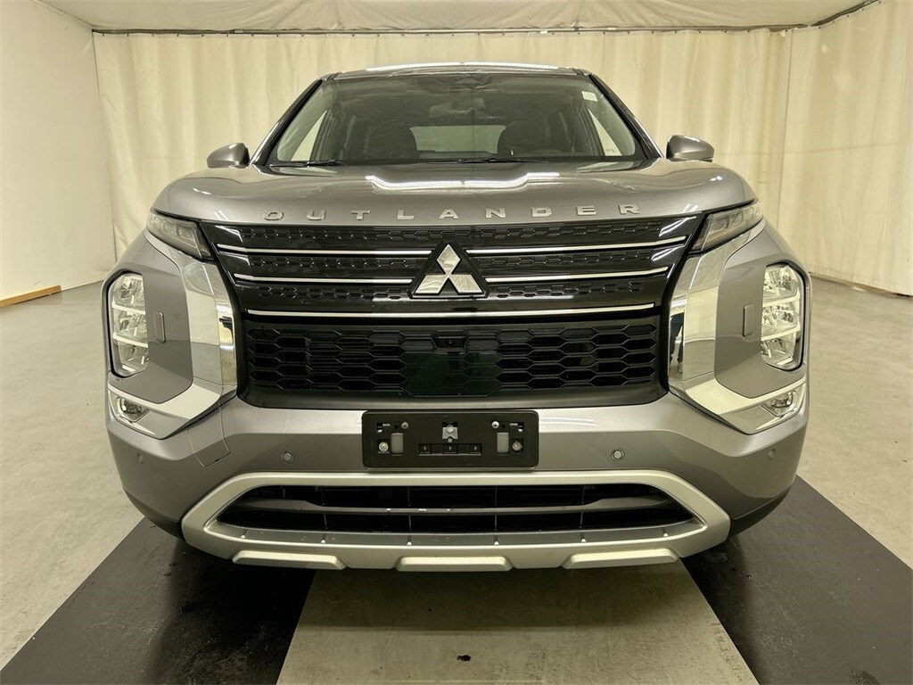 2023 Mitsubishi Outlander SE photo 3