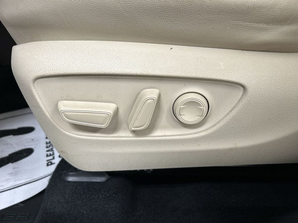 2021 Toyota Highlander XLE - Photo 10