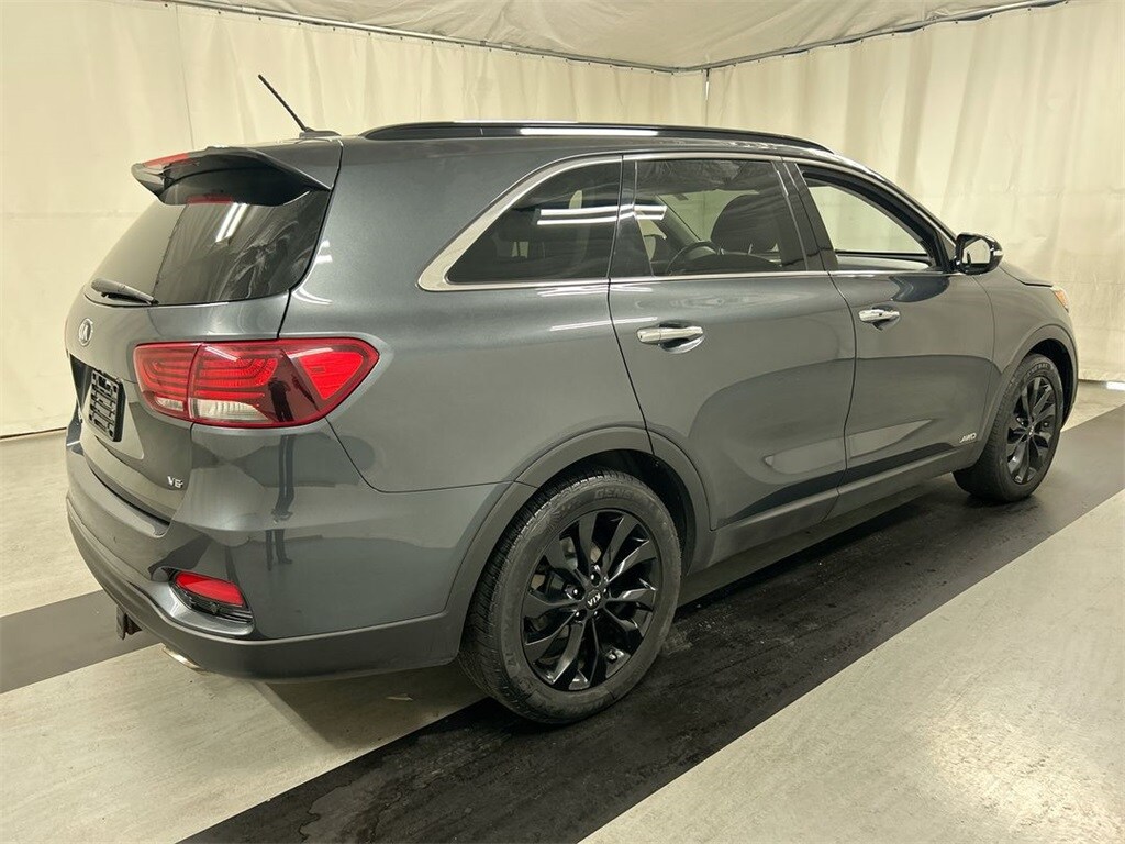 2020 Kia Sorento S photo 2