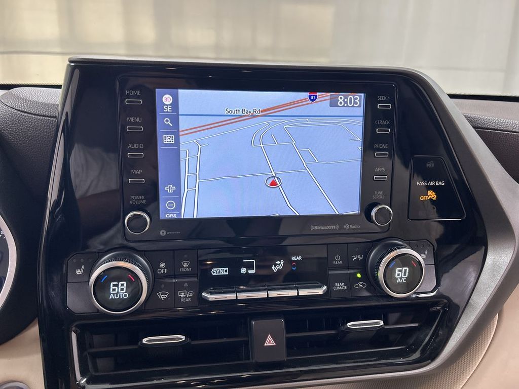 2021 Toyota Highlander XLE - Photo 16