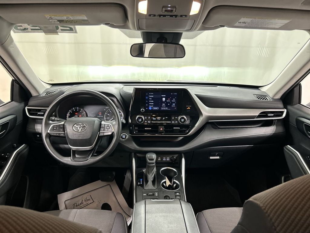 2023 Toyota Highlander L - Photo 18