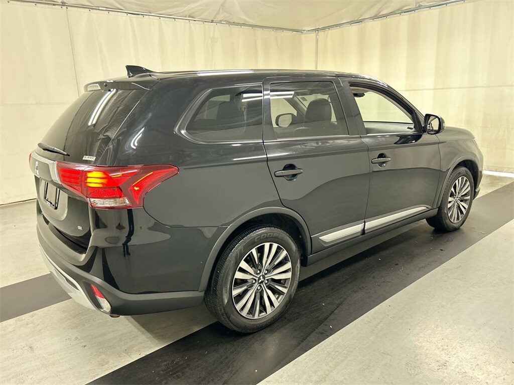 2020 Mitsubishi Outlander SE photo 2