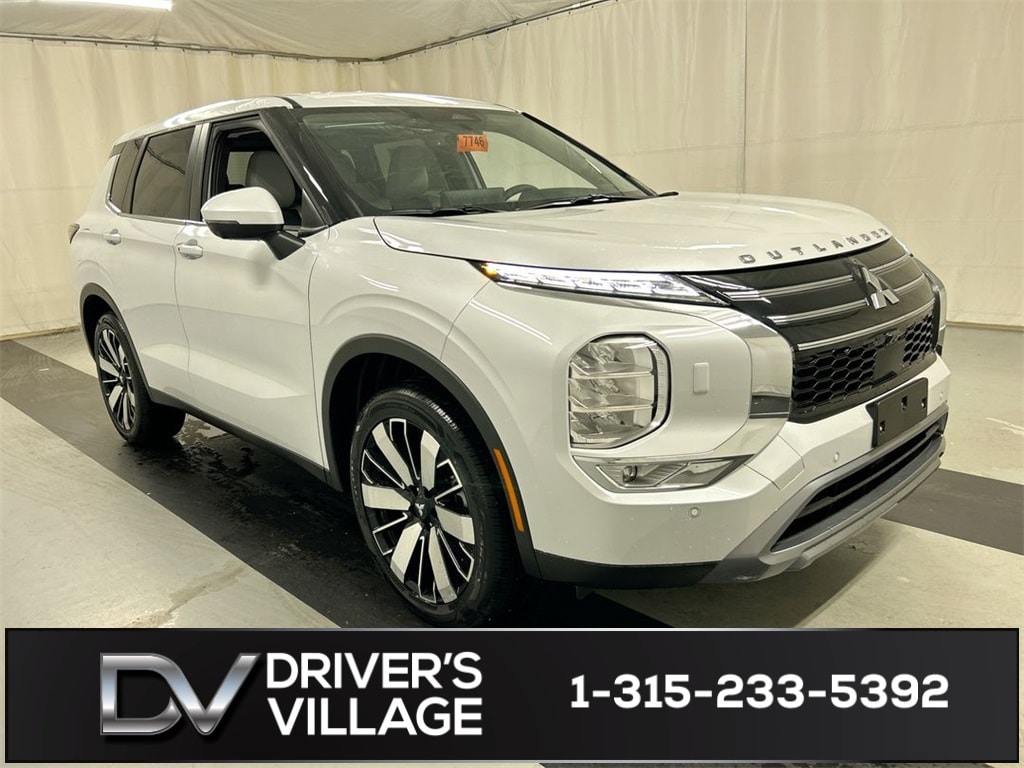 2025 Mitsubishi Outlander SE's photo