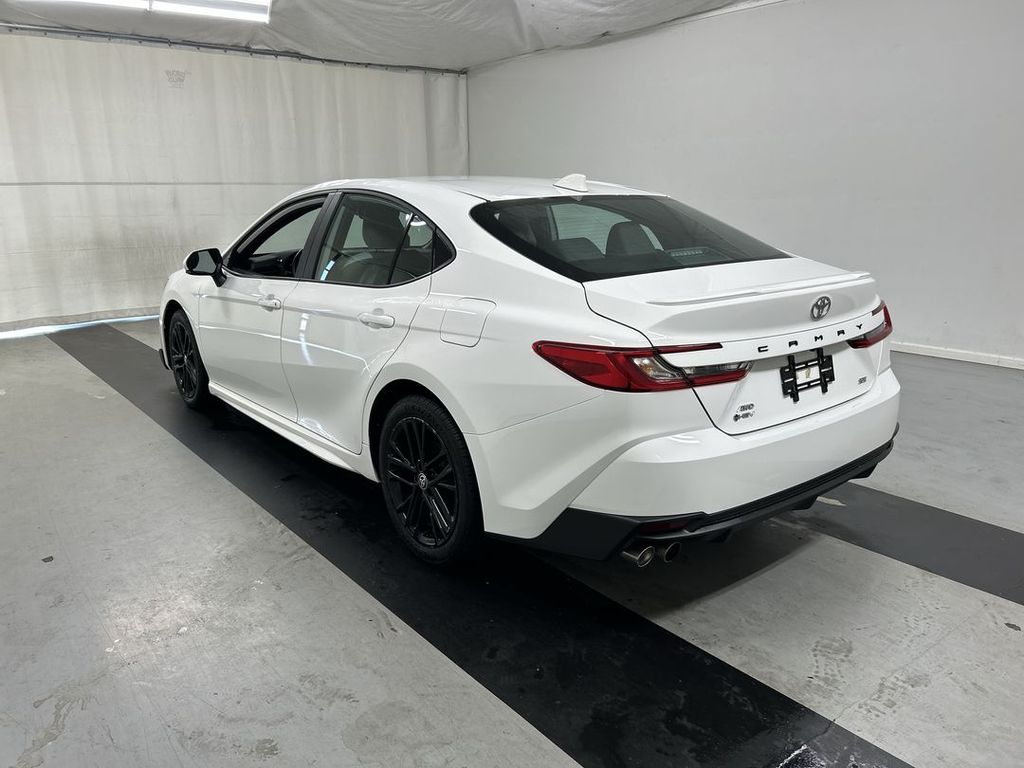 2025 Toyota Camry SE - Photo 7