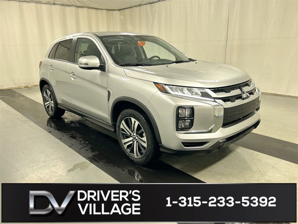 2025 Mitsubishi Outlander Sport SE's photo