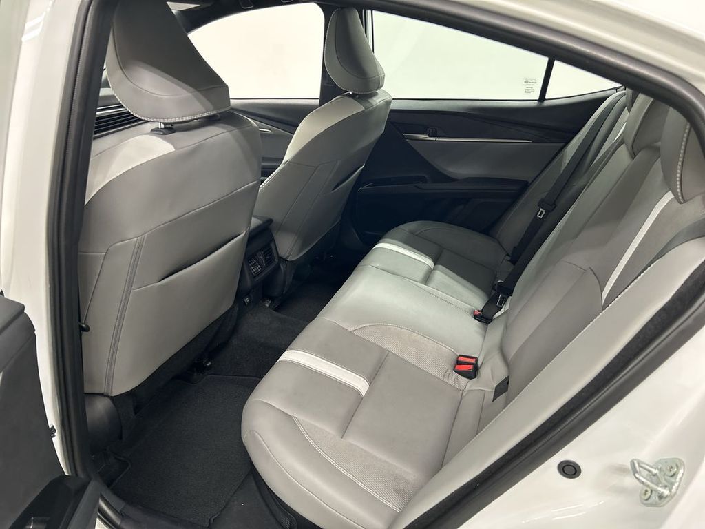 2025 Toyota Camry SE - Photo 19