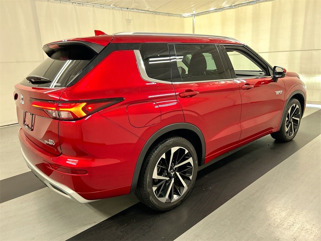 2023 Mitsubishi Outlander PHEV SEL photo 2