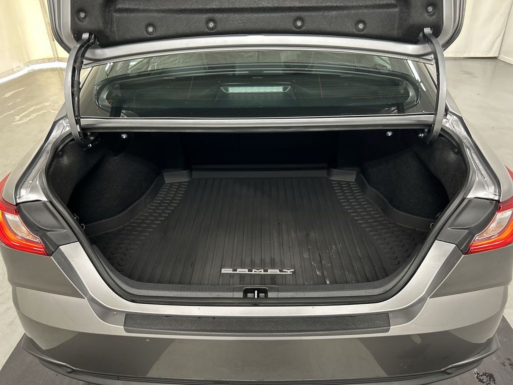 2025 Toyota Camry SE - Photo 20