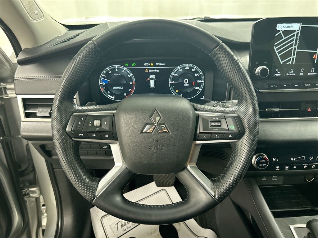 2023 Mitsubishi Outlander SE photo 3