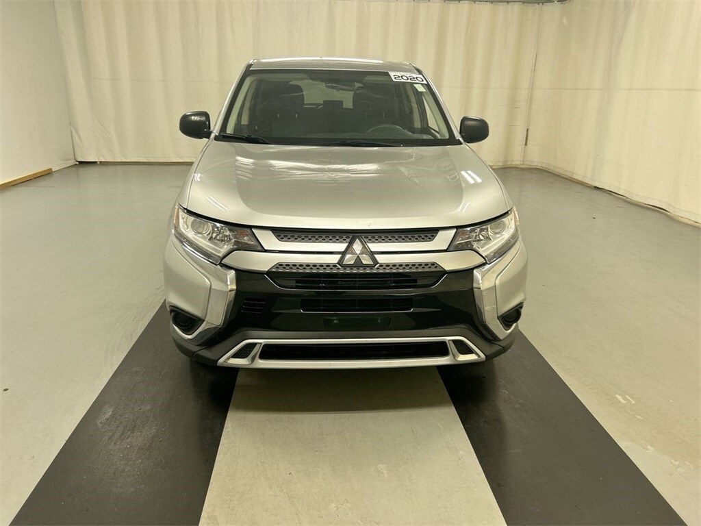 2020 Mitsubishi Outlander ES photo 3