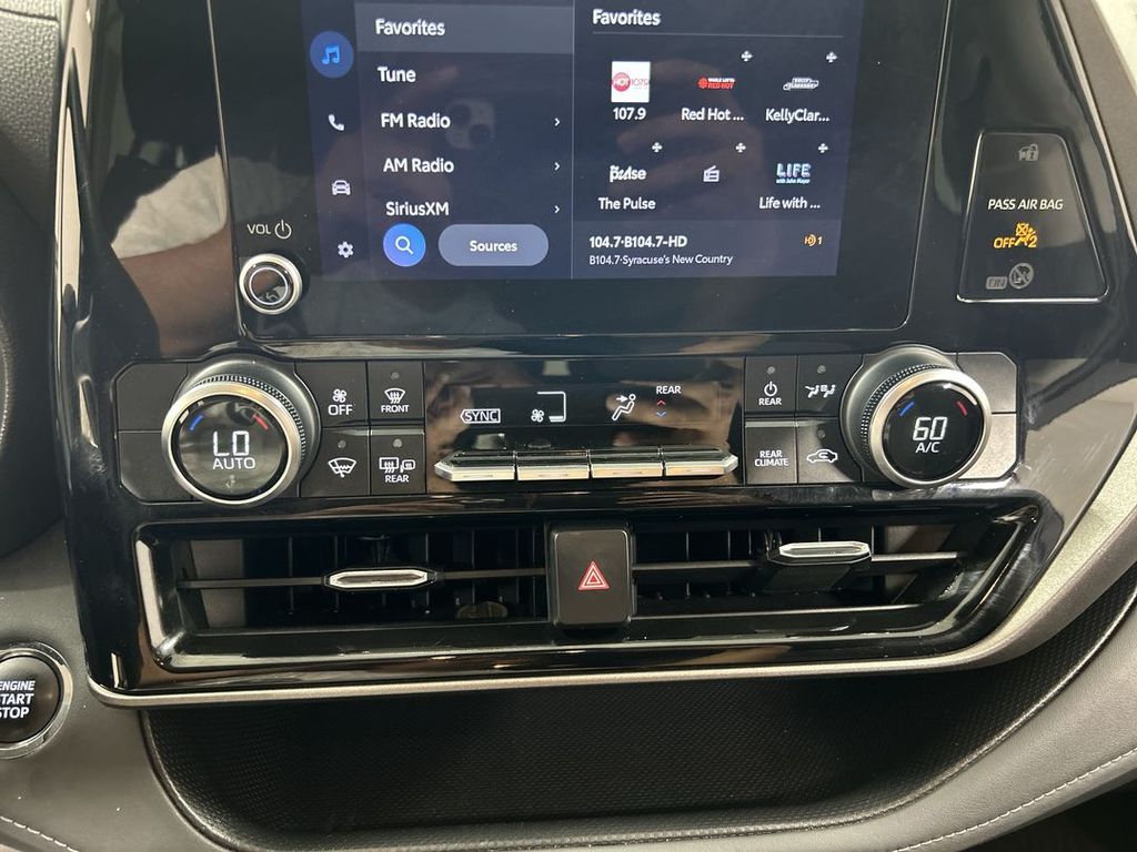 2023 Toyota Highlander L - Photo 16