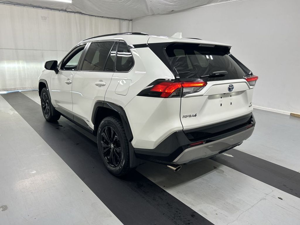 2022 Toyota RAV4 SE - Photo 7