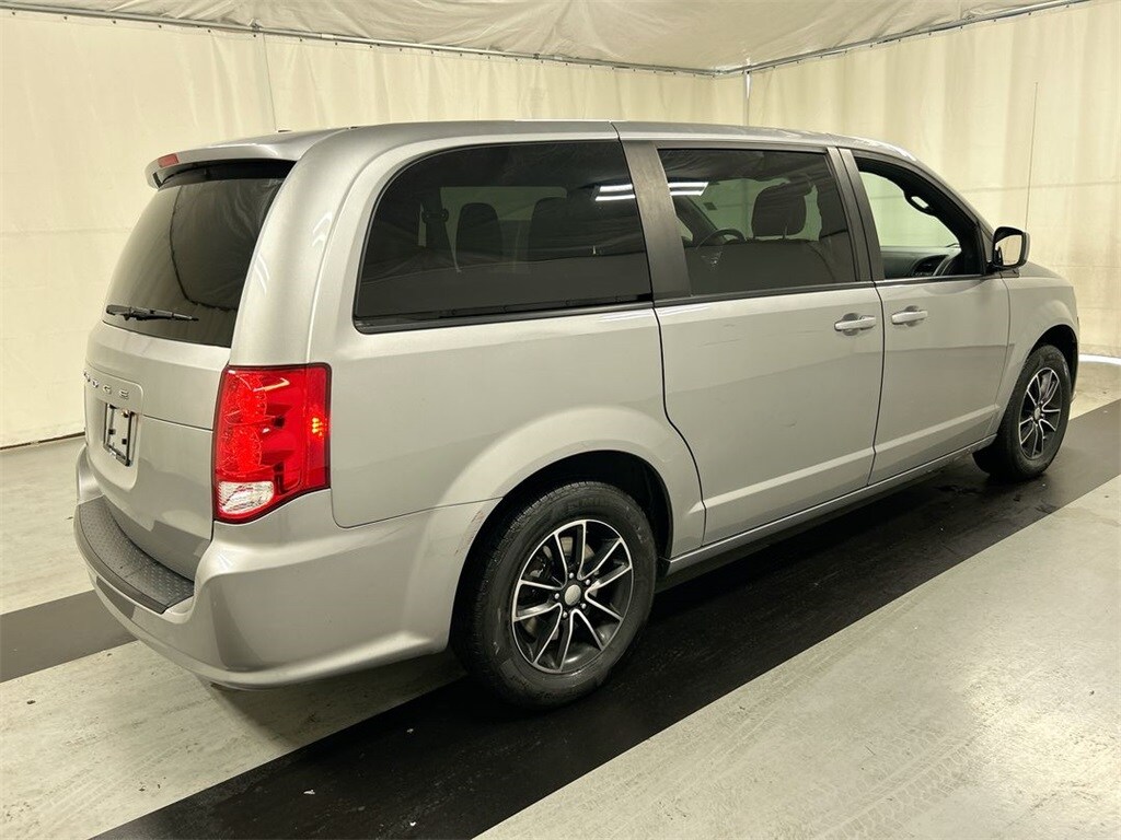2019 Dodge Grand Caravan SE photo 2